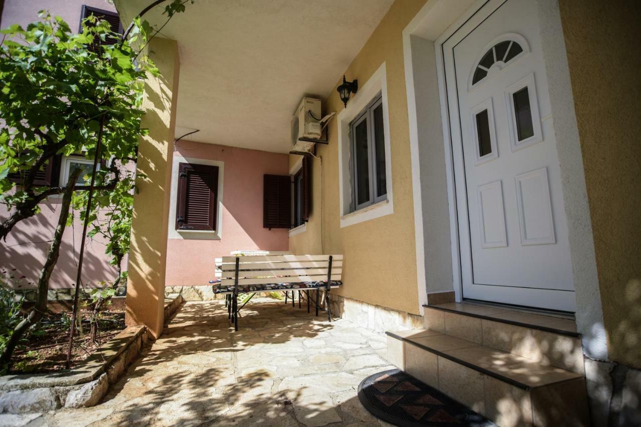 Apartmani Vitkovic II Cres Exterior photo